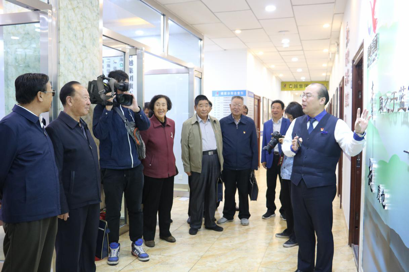 培养四有新人 发挥人力资源优势-----省关工委领导莅临青越集团指导工作 培养四有新人 发挥人力资源优势-----省关工委领导莅临青越集团指导工作